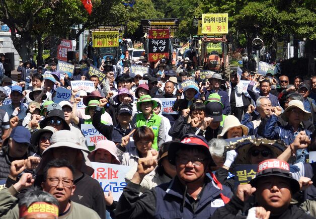 '이재명 파기 환송'에 주말 도심서 대규모 집회…트랙터 상경 시위도