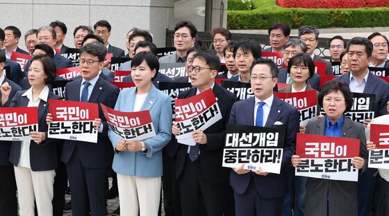 민주 의원 50여명 "대법관 탄핵 외치고파"…조희대·대법원 규탄