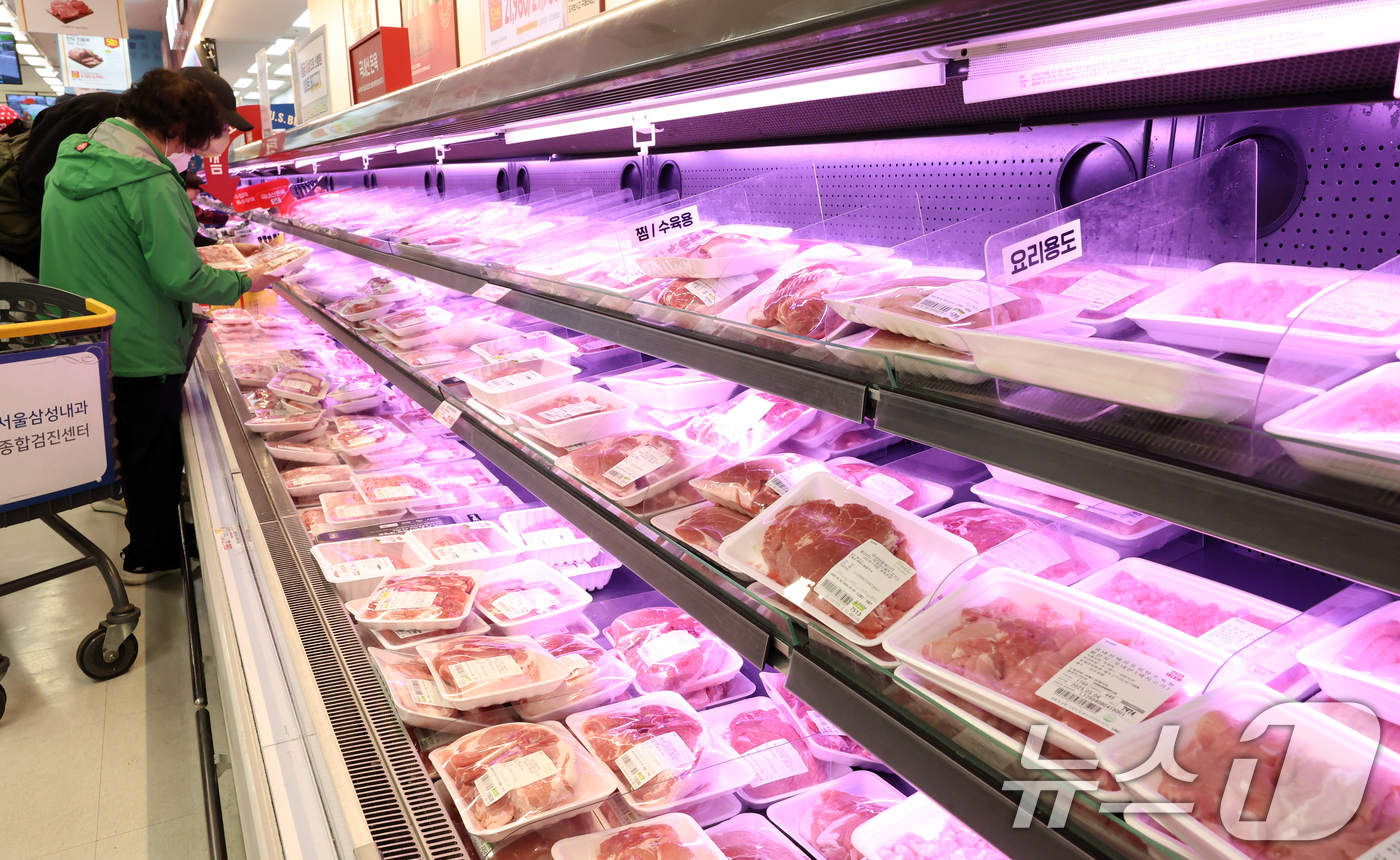 (서울=뉴스1) 김명섭 기자 = 통계청이 2일 발표한 '2025년 4월 소비자물가동향'에 따르면 지난달 소비자물가지수는 116.38(2020=100)로 전년 동월 대비 2.1% 상 …