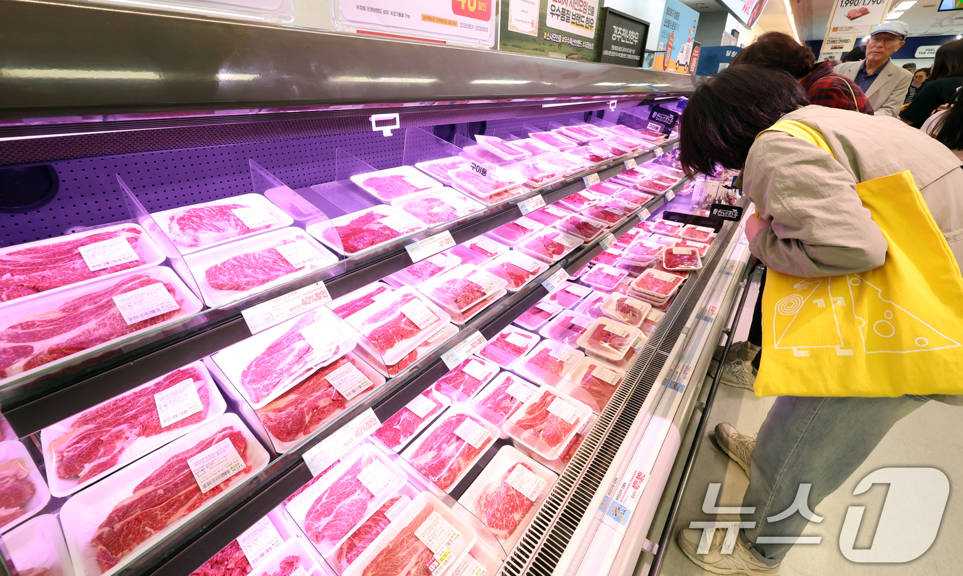 (서울=뉴스1) 김명섭 기자 = 통계청이 2일 발표한 '2025년 4월 소비자물가동향'에 따르면 지난달 소비자물가지수는 116.38(2020=100)로 전년 동월 대비 2.1% 상 …