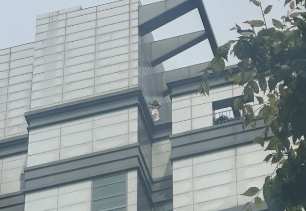 서울 강남 한복판 여성 1명 투신 소동…소방 현장 출동