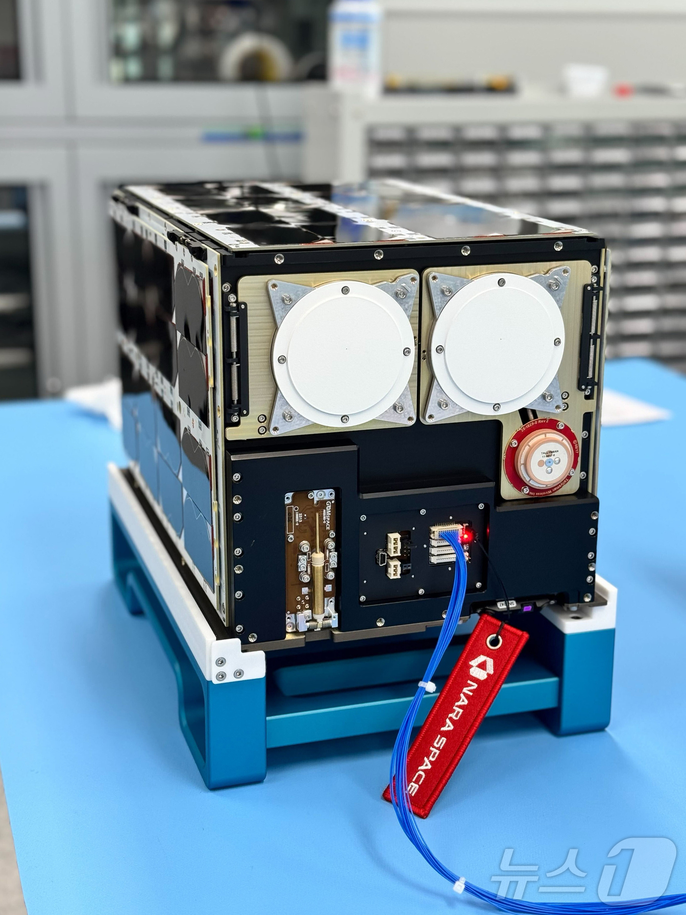 (서울=뉴스1) 김진환 기자 = 우주항공청은 2일 NASA와 큐브위성 ‘K-RadCube’를 2026년 아르테미스 2호에 공동 탑재하기 위한 이행약정을 체결했다고 밝혔다.위성은 우 …