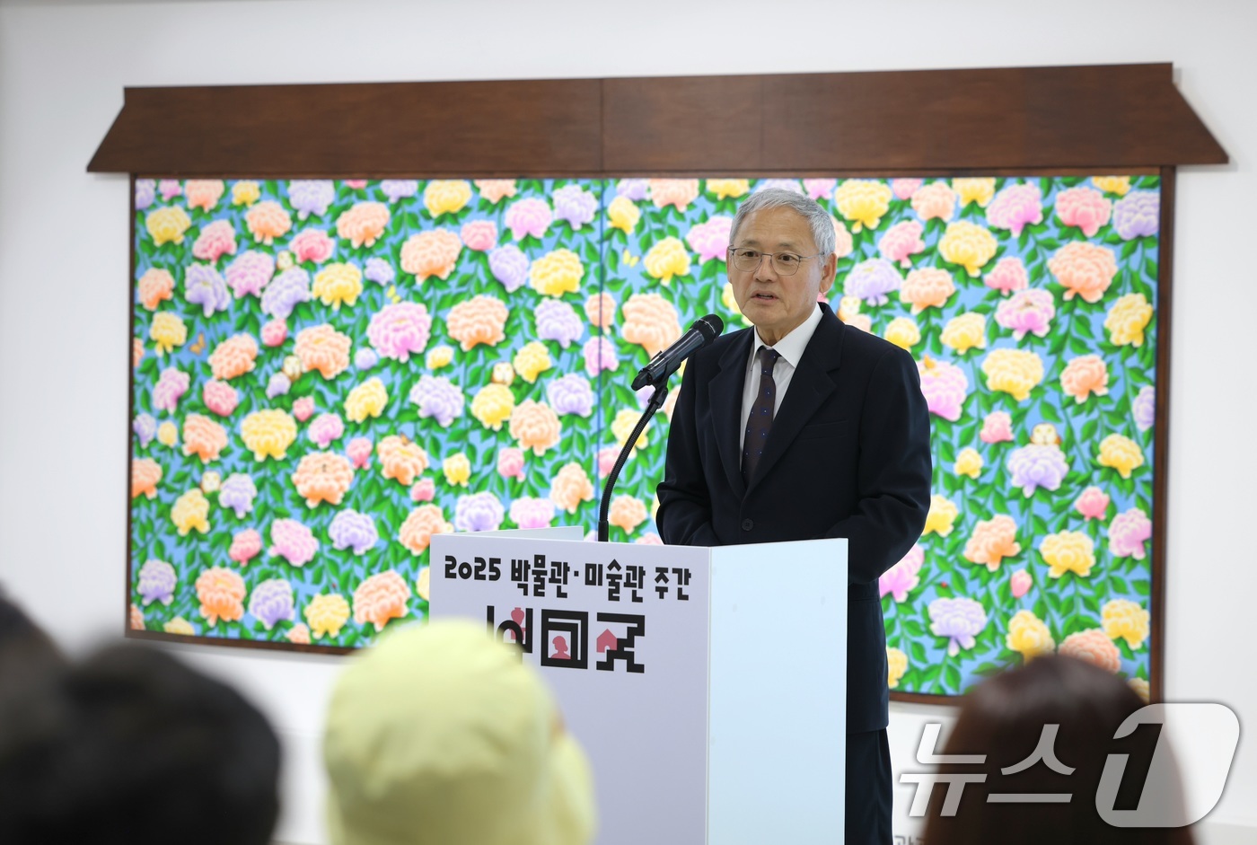 (서울=뉴스1) = 유인촌 문화체육관광부 장관이 2일 서울 은평구 사비나미술관에서 열린 '2025 박물관·미술관 주간 개막식'에서 축사를 하고 있다. (문화체육관광부 제공. 재판매 …