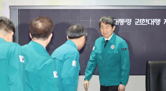재난안전 현안점검 회의 참석하는 이주호 대통령 권한대행