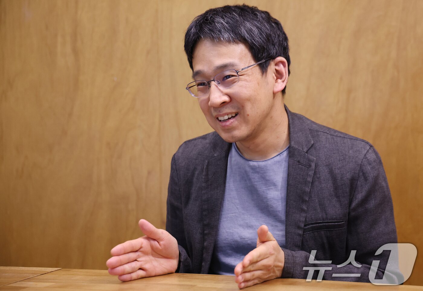 본문 이미지 - 김주진 기후솔루션 대표는 &#34;석탄발전소를 수출하려고 수출입은행이나 무역보험공사가 어마어마하게 지원해 줬는데 지금 전 세계가 석탄발전소를 퇴출하려고 노력하고 있다&#34;고 말했다. 2025.5.2/뉴스1 ⓒ News1 김명섭 기자