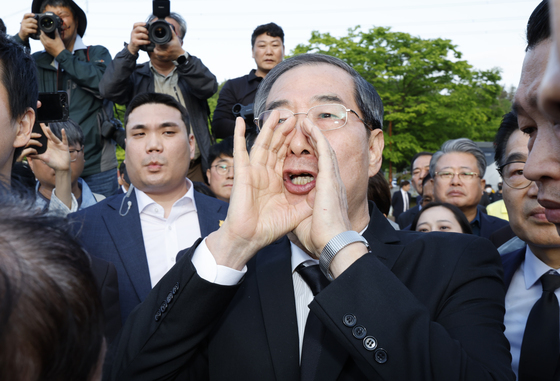 '식당 기부' 한덕수 "대통령의 '대'자도 안 꺼낼 때"…혐의 부인