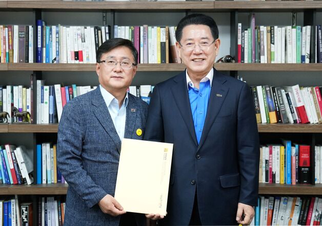 김영록 지사, 민주당 찾아 전남 현안 대선공약 반영 건의