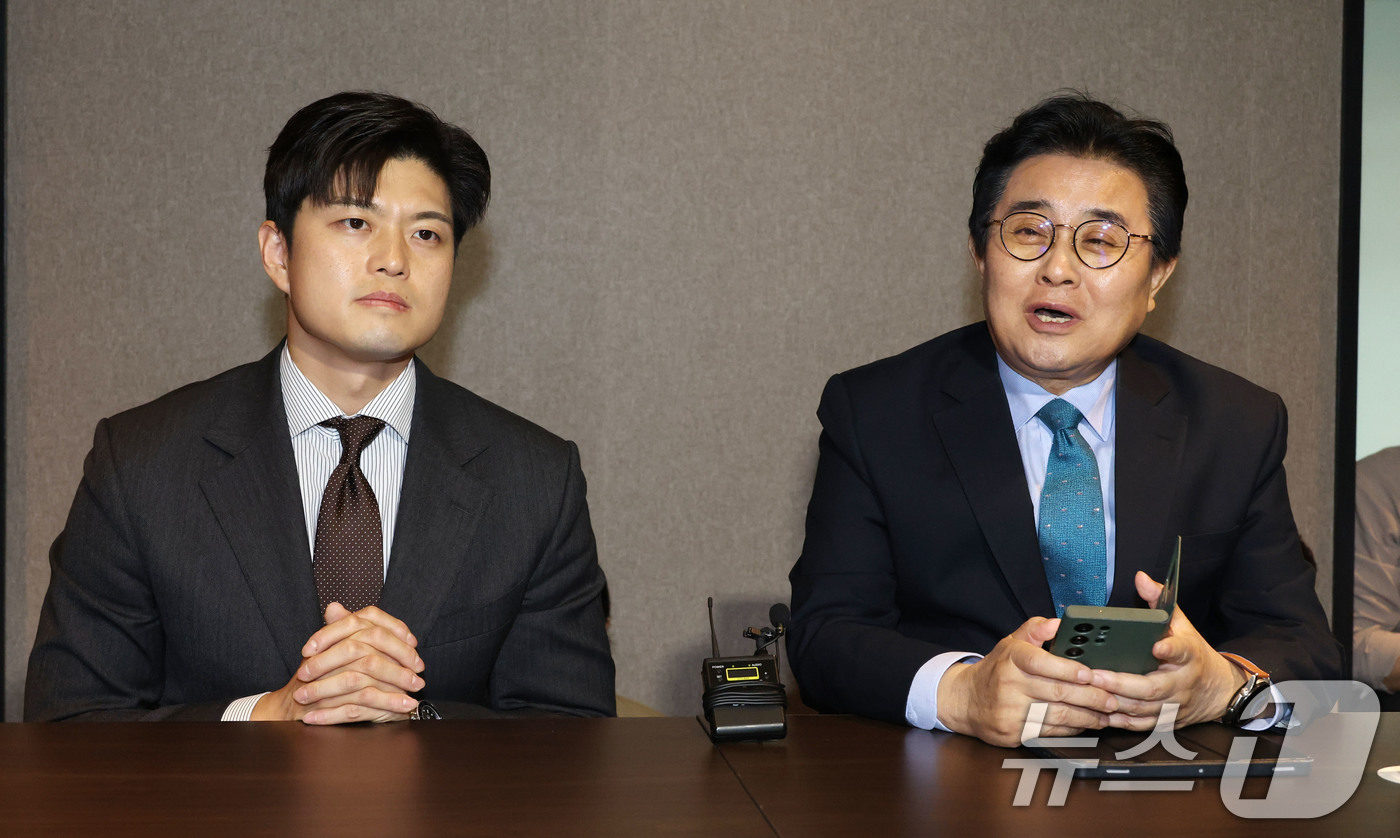 (서울=뉴스1) 이광호 기자 = 전병헌 새미래민주당 대표가 20일 오전 서울 여의도의 한 호텔에서 가진 김용태 국민의힘 비상대책위원장과의 회동에서 발언하고 있다.  2025.5.2 …