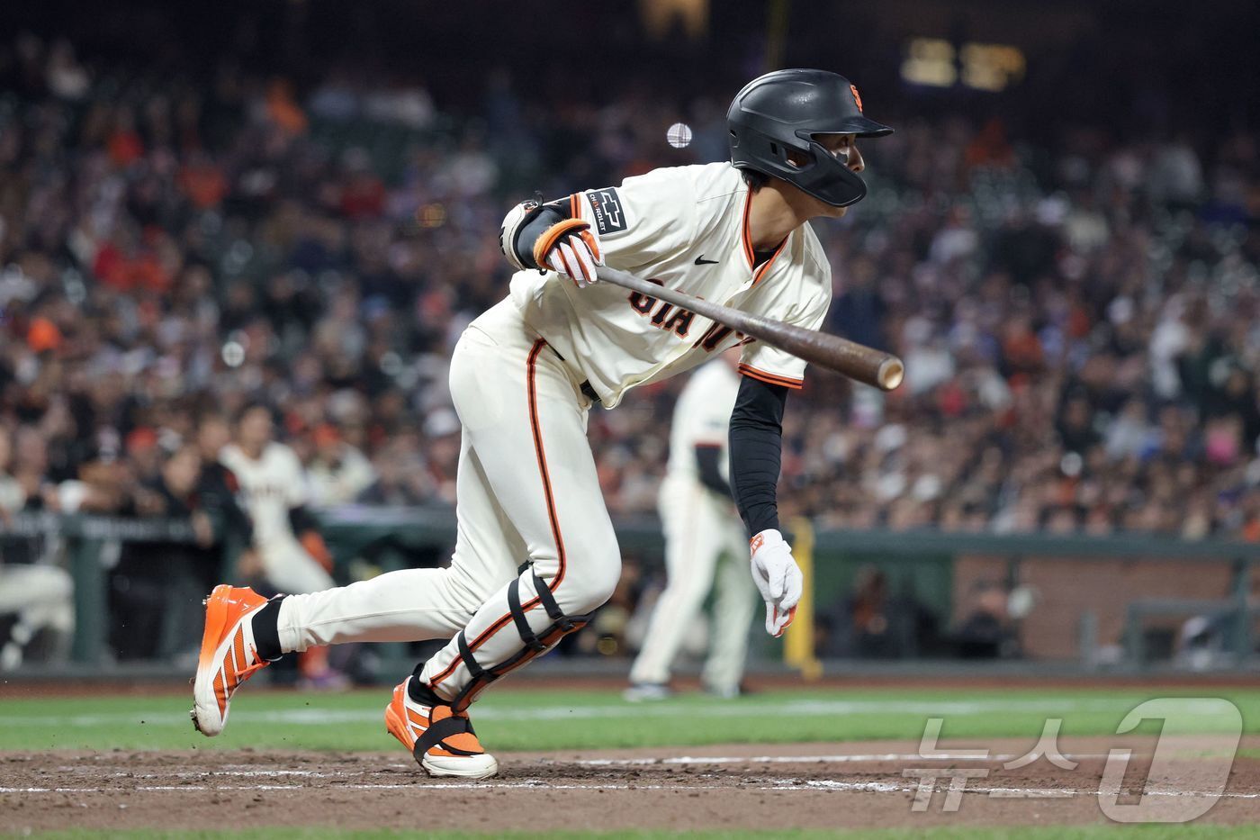 본문 이미지 - 샌프란시스코 자이언츠 이정후가 20일(한국시간) 열린 2025 메이저리그 캔자스시티 로열스전에서 8회말 1타점 2루타를 터뜨렸다. ⓒ AFP=뉴스1