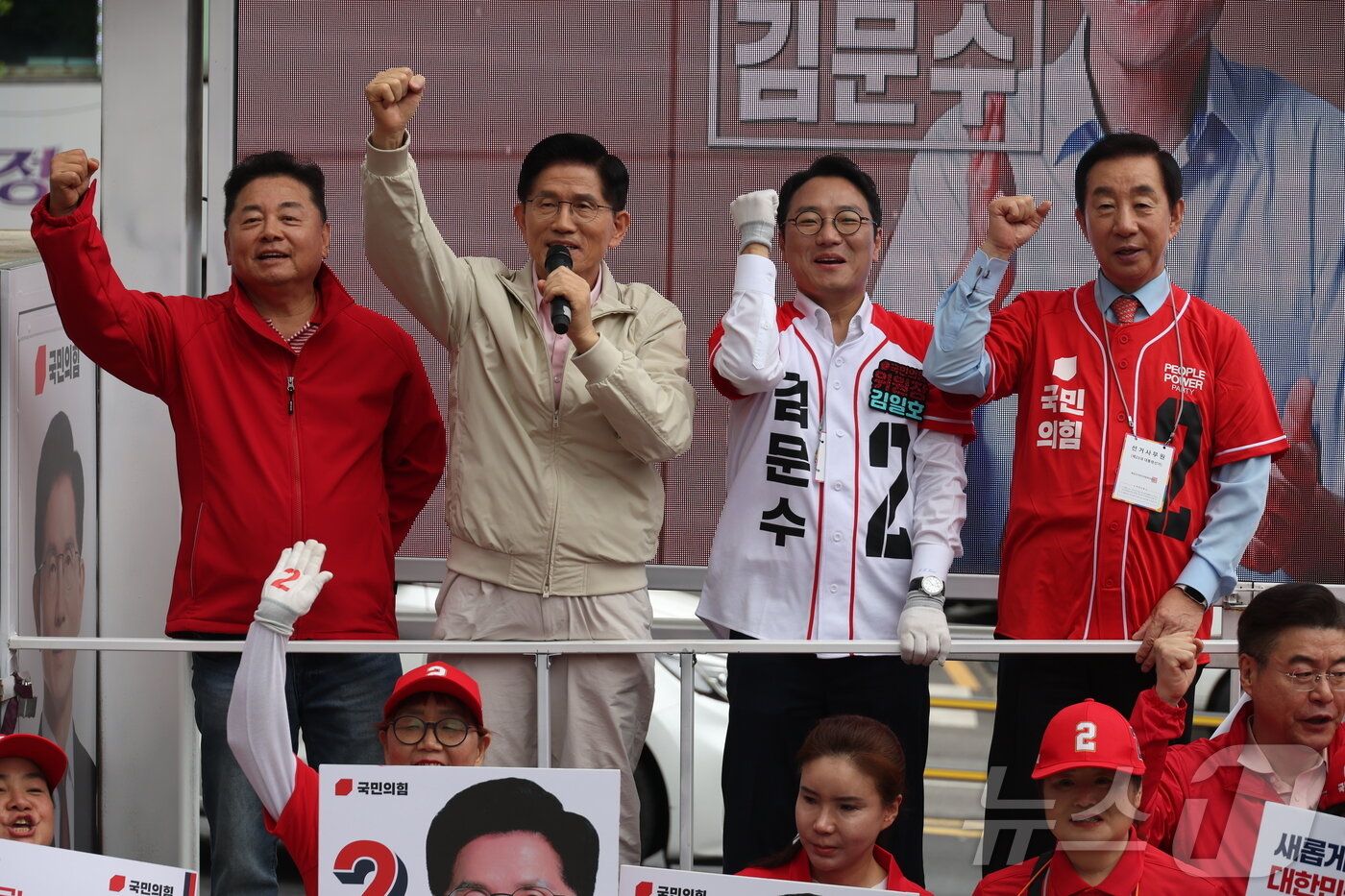 본문 이미지 - 김문수 국민의힘 대통령 후보가 20일 서울 강서구 남부골목시장 인근에서 유세를 하고 있다. &#40;공동취재&#41; 2025.5.20/뉴스1 ⓒ News1 김민지 기자