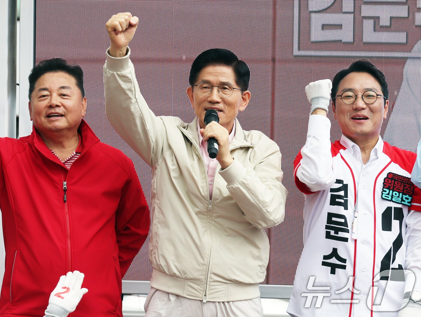 본문 이미지 - 김문수 국민의힘 대통령 후보가 20일 서울 강서구 남부골목시장 인근에서 유세를 하고 있다. &#40;공동취재&#41; 2025.5.20/뉴스1 ⓒ News1 김민지 기자