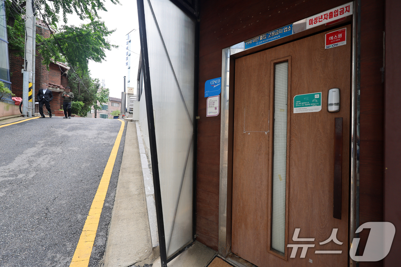 (서울=뉴스1) 황기선 기자 = 윤석열 전 대통령의 내란 우두머리 혐의 재판을 맡고 있는 지귀연 부장판사가 더불어민주당이 제기한 '룸살롱 접대 의혹'을 부인했지만, 민주당이 지 부 …