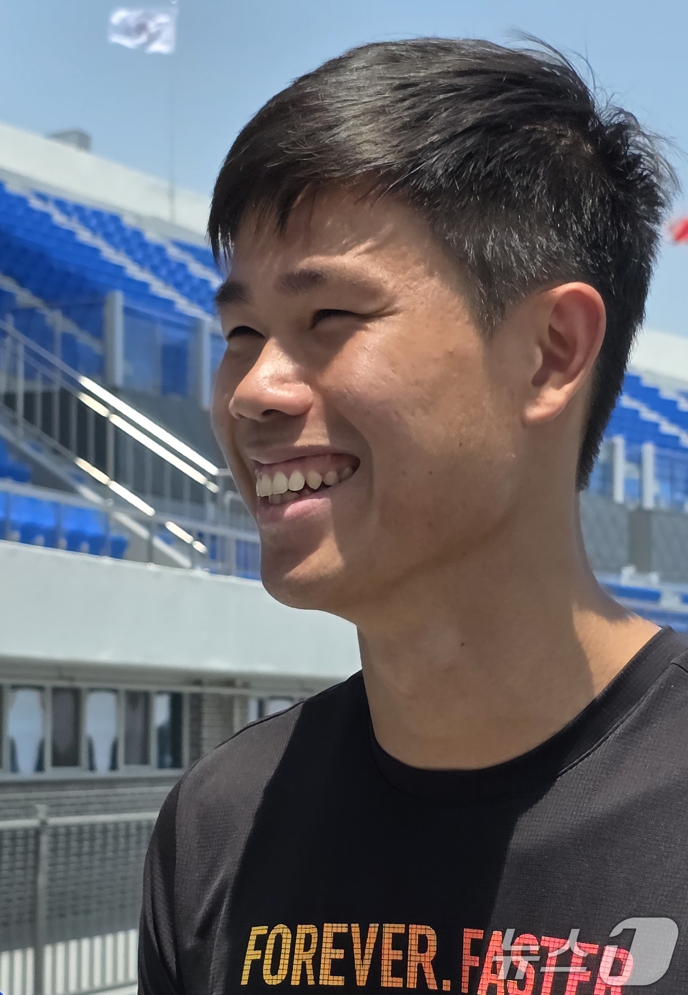 (구미=뉴스1) 정우용 기자 = 오는 27일부터 열리는 2025 구미 아시아육상경기선수권대회를 앞두고 20일 주경기장인 구미시민운동장에서 장대높이 뛰기 세계육상대회 은메달, 아시안 …
