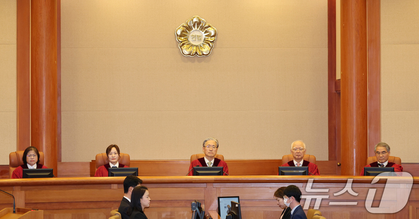 (서울=뉴스1) 신웅수 기자 = 김형두 권한대행을 비롯한 헌법재판관들이 20일 오후 서울 종로구 헌법재판소에서 열린 고발사주 의혹 손준성 대구고검 차장검사(검사장)의 탄핵 심판 두 …