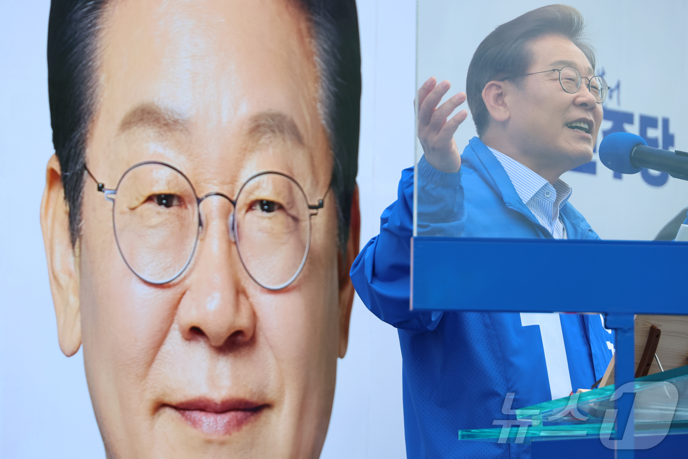 (고양=뉴스1) 안은나 기자 = 이재명 더불어민주당 대통령 후보가 수도권 표심잡기에 나선 20일 오후 경기 고양시 일산문화광장에서 지지를 호소하고 있다. (공동취재) 2025.5. …