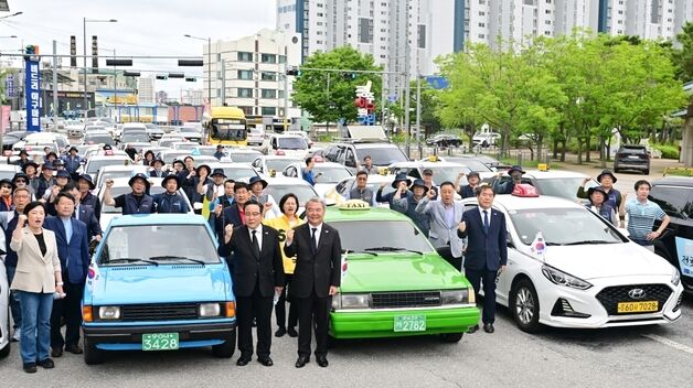 5·18 맞아 금남로에 집결한 택시 70대…차량시위 '재연'
