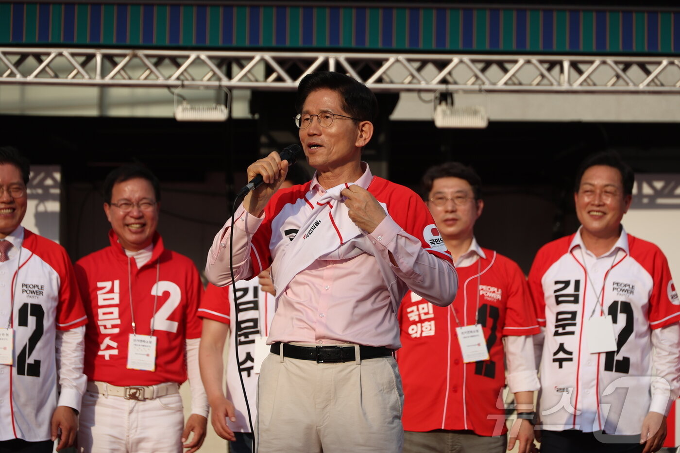 본문 이미지 - 김문수 국민의힘 대통령 후보가 20일 경기 하남시 스타필드 하남 앞에서 유세를 하고 있다. (공동취재) 2025.5.20/뉴스1 ⓒ News1 김민지 기자