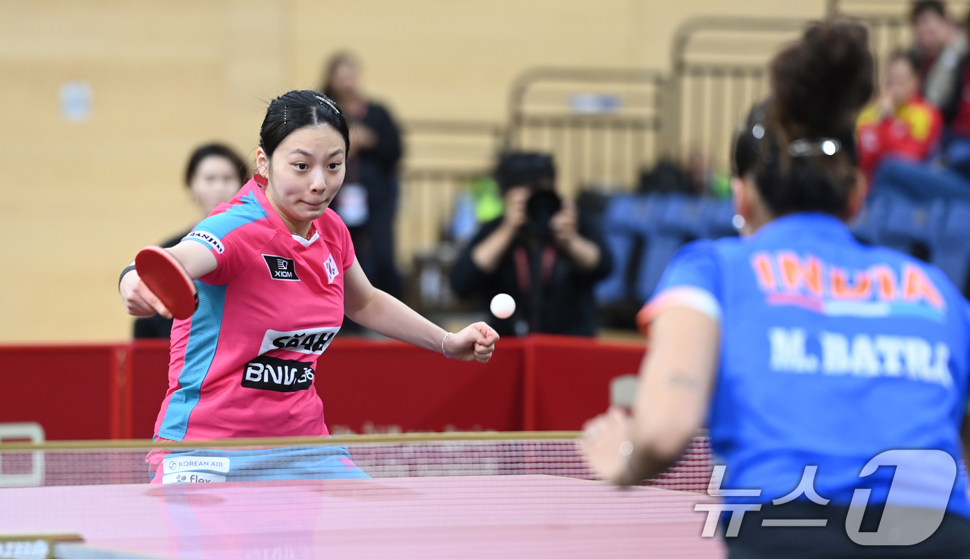(서울=뉴스1) 사진공동취재단 = 박가현이 20일(현지시간) 카타르 도하 카타르대학교 스포츠 컴플렉스에서 열린 '2025 국제탁구연맹(ITTF) 세계선수권대회' 여자단식 64강전에 …