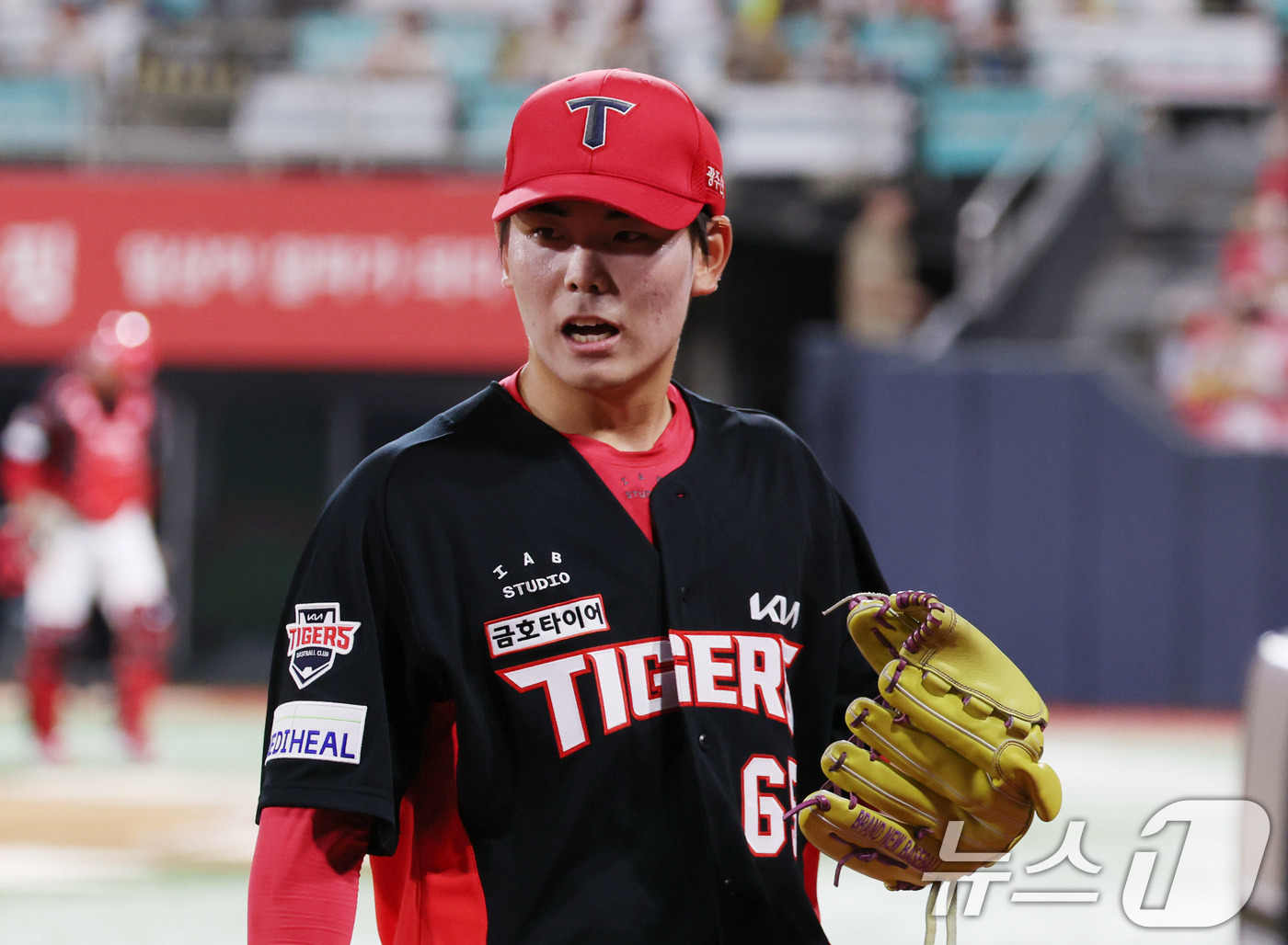 (수원=뉴스1) 박지혜 기자 = 20일 오후 수원KT위즈파크에서 열린 2025 신한 SOL뱅크 KBO리그 KT위즈와 KIA 타이거즈의 경기에서 7회말 실점 없이 이닝을 마친 KIA …