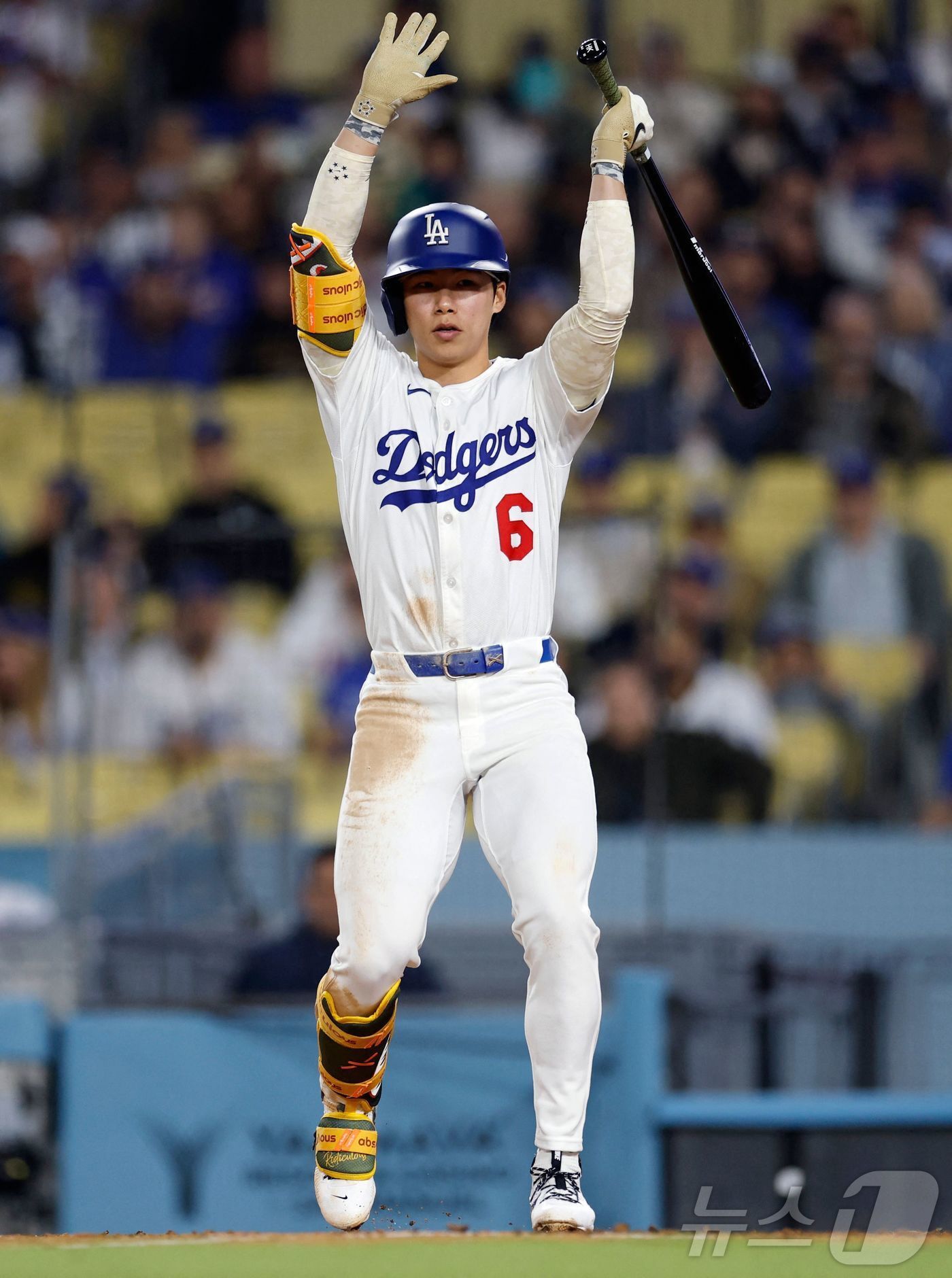 본문 이미지 - LA 다저스 김혜성은 19일(한국시간) 열린 2025 메이저리그 샌디에이고 파드리스전에서 5회말 2루타를 터뜨려 팀의 역전승에 일조했다. ⓒ AFP=뉴스1