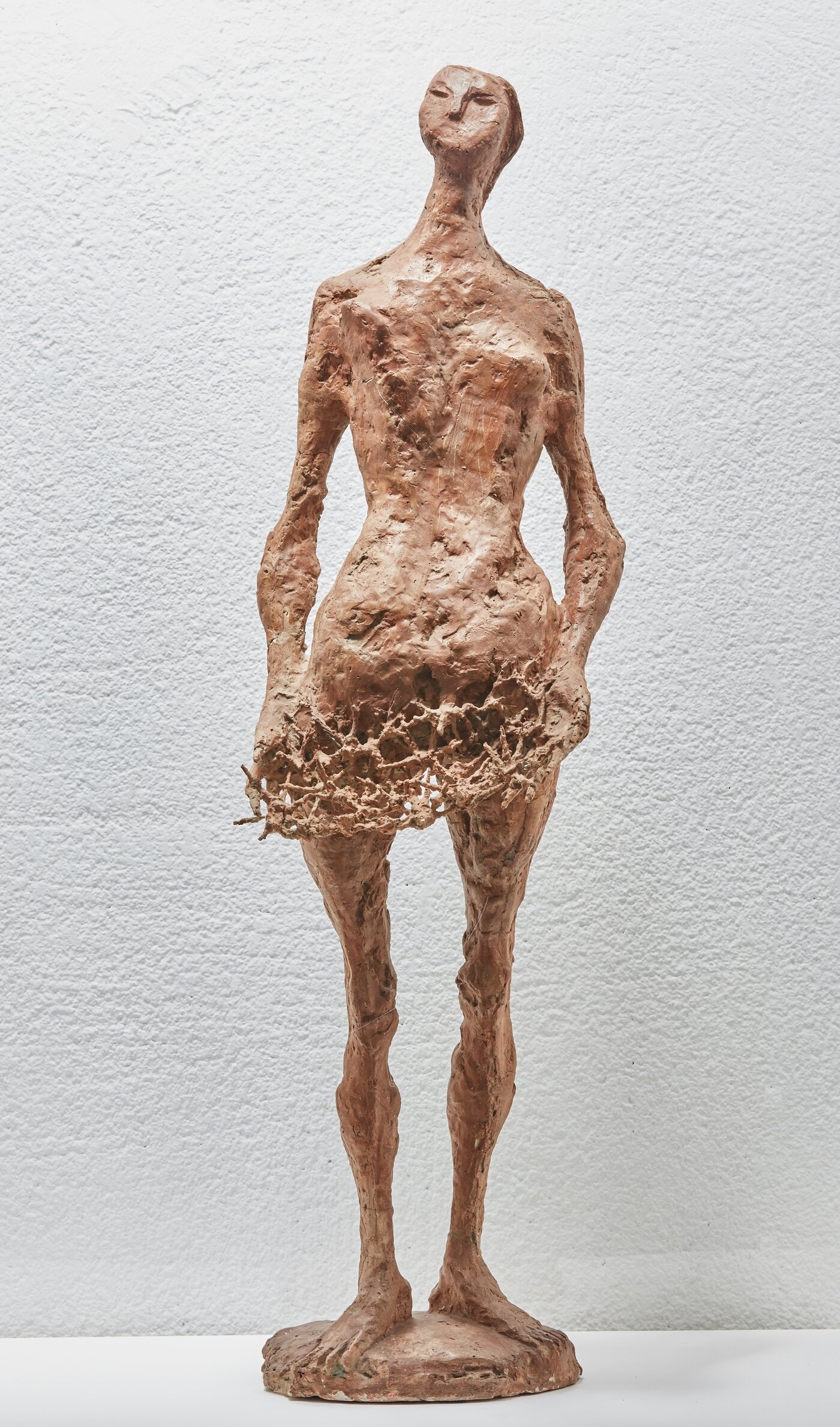 본문 이미지 - 최만린, 이브 58-1, 1958, 석고, 133&times;42&times;29cm &#40;성북구립미술관 제공&#41;