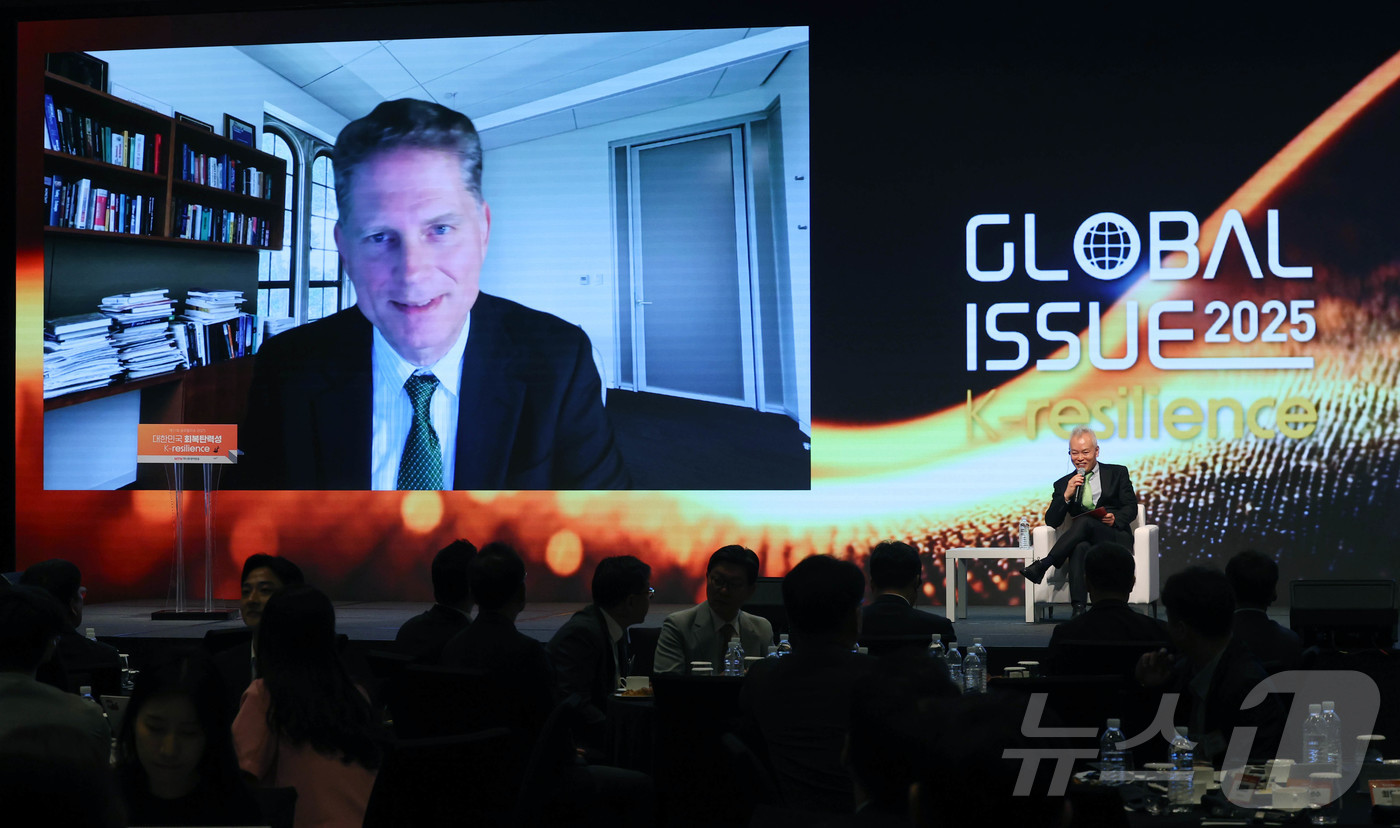 (서울=뉴스1) = 백용호 GK인사이츠 이사장(머니투데이 상임고문)이 21일 오전 서울 종로구 JW 메리어트 동대문 스퀘어 서울에서 머니투데이방송 주최로 열린 ‘제11회 글로벌 이 …