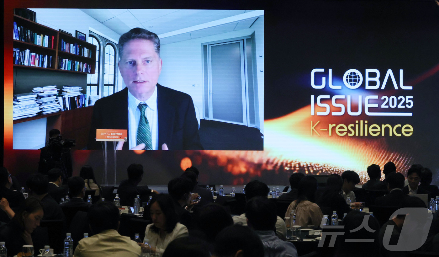 (서울=뉴스1) = 마커스 브루너마이어 프린스턴대학교 경제학 교수가 21일 오전 서울 종로구 JW 메리어트 동대문 스퀘어 서울에서 머니투데이방송 주최로 열린 ‘제11회 글로벌 이슈 …