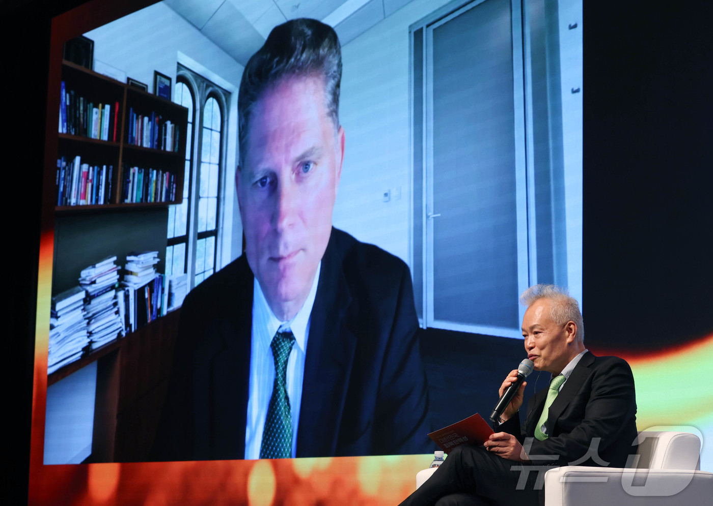 (서울=뉴스1) = 백용호 GK인사이츠 이사장(머니투데이 상임고문)이 21일 오전 서울 종로구 JW 메리어트 동대문 스퀘어 서울에서 머니투데이방송 주최로 열린 ‘제11회 글로벌 이 …