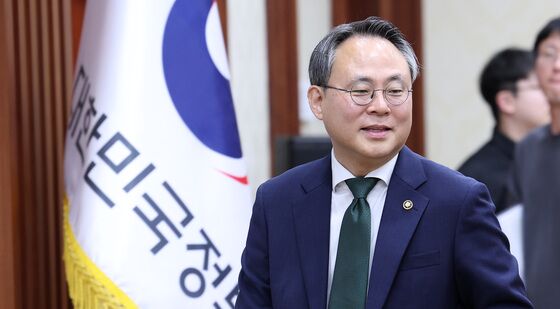 경제관계장관회의 참석하는 고기동 장관 직무대행