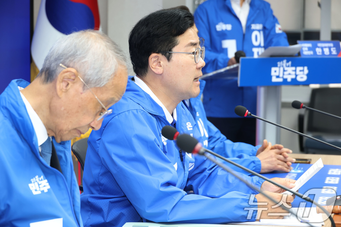 (서울=뉴스1) 이광호 기자 = 박찬대 더불어민주당 상임총괄선대위원장이 21일 오전 서울 여의도 당사에서 열린 중앙선거대책위원회의에서 발언하고 있다.   2025.5.21/뉴스1