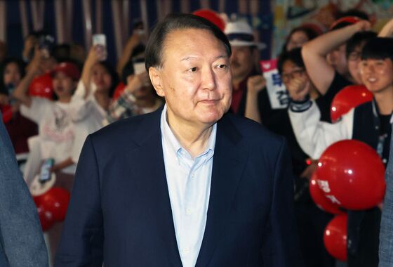 尹 '부정선거 영화 관람'에 비윤 "자멸"…당은 "이미 탈당"(종합)
