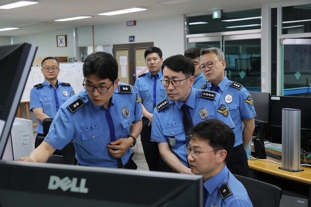 김기용 여수해경서장, 해상교통관제센터 현장 점검