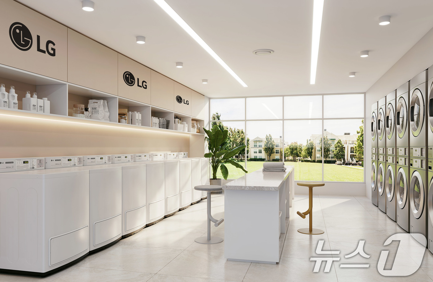 (서울=뉴스1) = LG전자는 최근 북미 1위 세탁솔루션 기업 'CSC 서비스웍스'와 상업용 세탁기 공급계약을 체결했다고 21일 밝혔다.사진은 북미 코인 세탁소에 설치된 LG전자 …