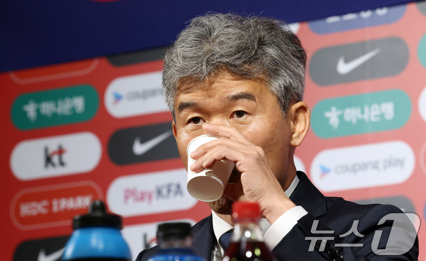 (서울=뉴스1) 김명섭 기자 = 대한축구협회 제55대 집행부 김승희 전무이사가 21일 서울 종로구 축구회관에서 열린 기자간담회에서 발언을 하고 있다.  2025.5.21/뉴스1