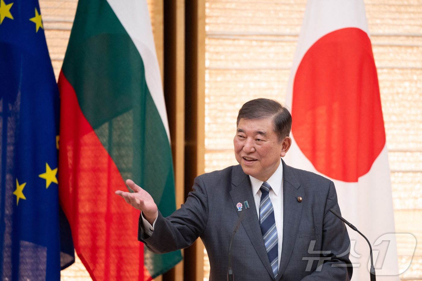 (도쿄 AFP=뉴스1) 우동명 기자 = 이시바 시게루 일본 총리가 20일 (현지시간) 도쿄에서 루멘 라데프 불가리아 대통령과 회담을 마친 뒤 기자회견을 하고 있다. 2025.05. …