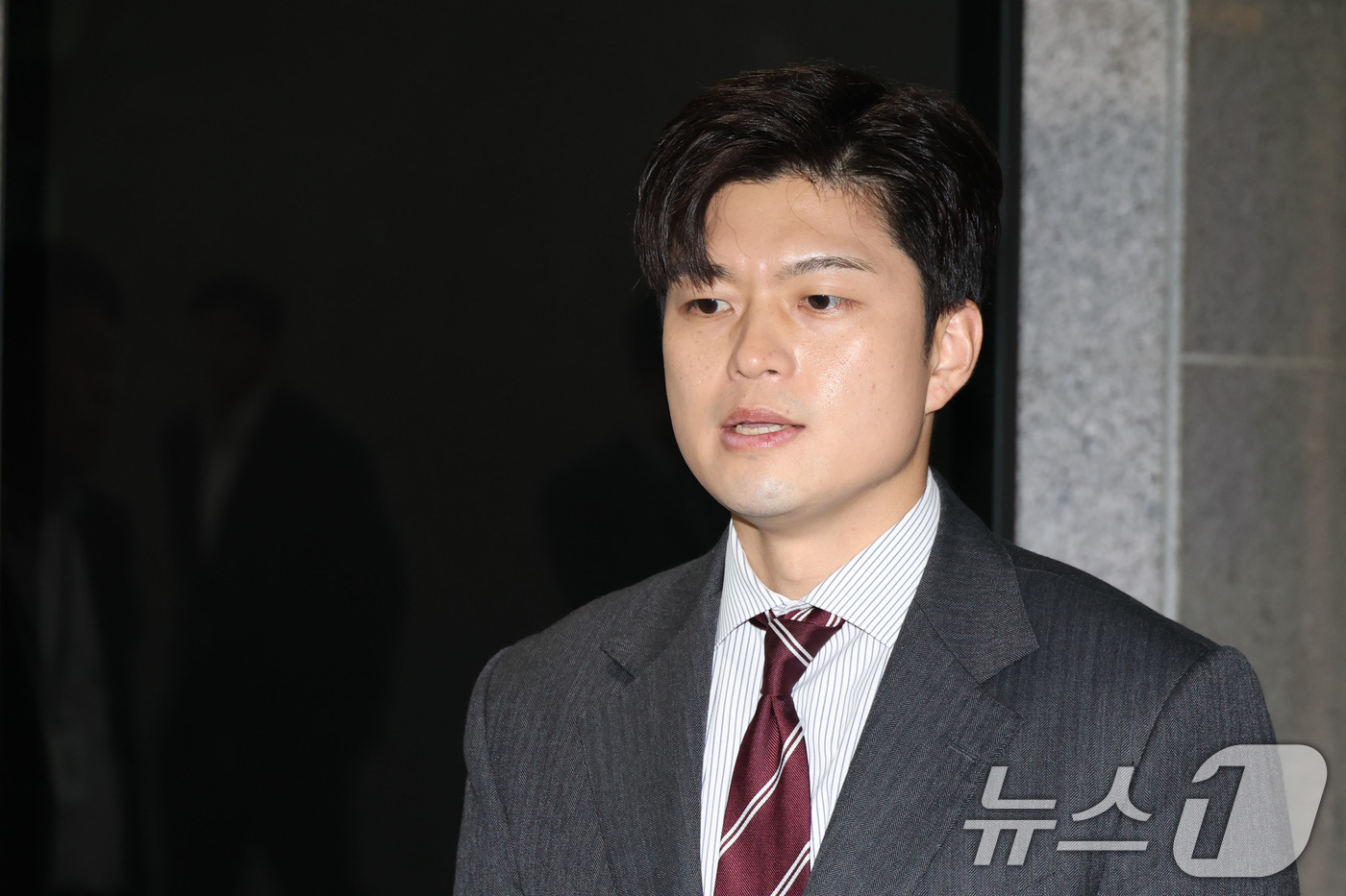 (서울=뉴스1) 이광호 기자 = 김용태 국민의힘 비상대책위원장이 21일 오전 서울 여의도 국회 의원회관에서 김문수 대통령 후보와 이준석 개혁신당 대통령 후보 단일화와 관련한 취재진 …