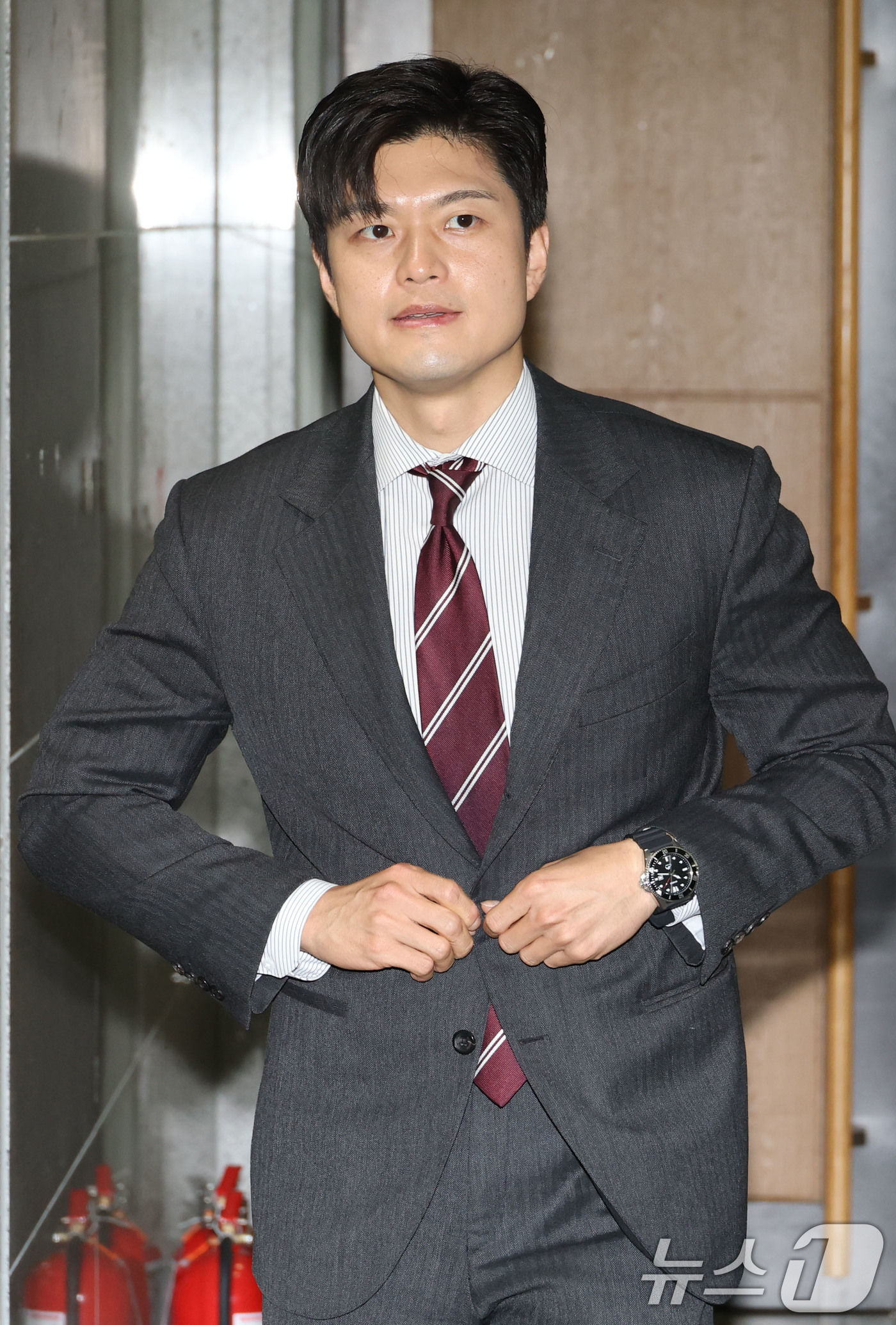 (서울=뉴스1) 이광호 기자 = 김용태 국민의힘 비상대책위원장이 21일 오전 서울 여의도 국회 의원회관에서 태평양 플라스틱 쓰레기 섬 친환경 처리를 위한 기술 포럼 참석을 마친뒤 …