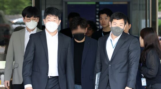 영장심사 마친 '중국간첩 99명' 보도 기자