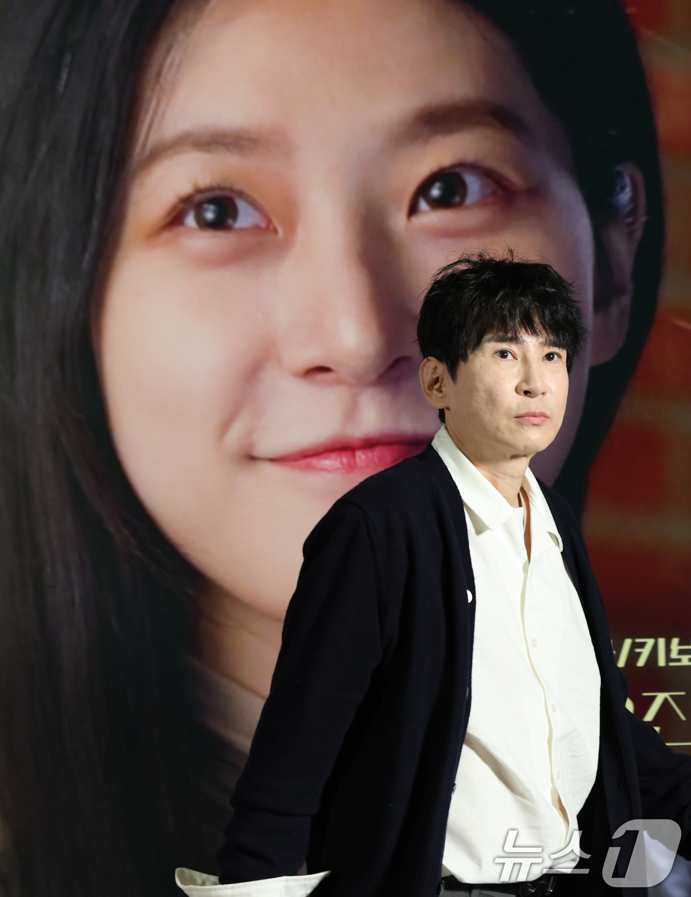 (서울=뉴스1) 권현진 기자 = 공동 연출을 맡은 이선정 감독이 21일 서울 송파구 롯데시네마 롯데월드타워점에서 열린 고(故) 김새론 배우의 유작인 영화 '기타맨' 언론 시사회에 …