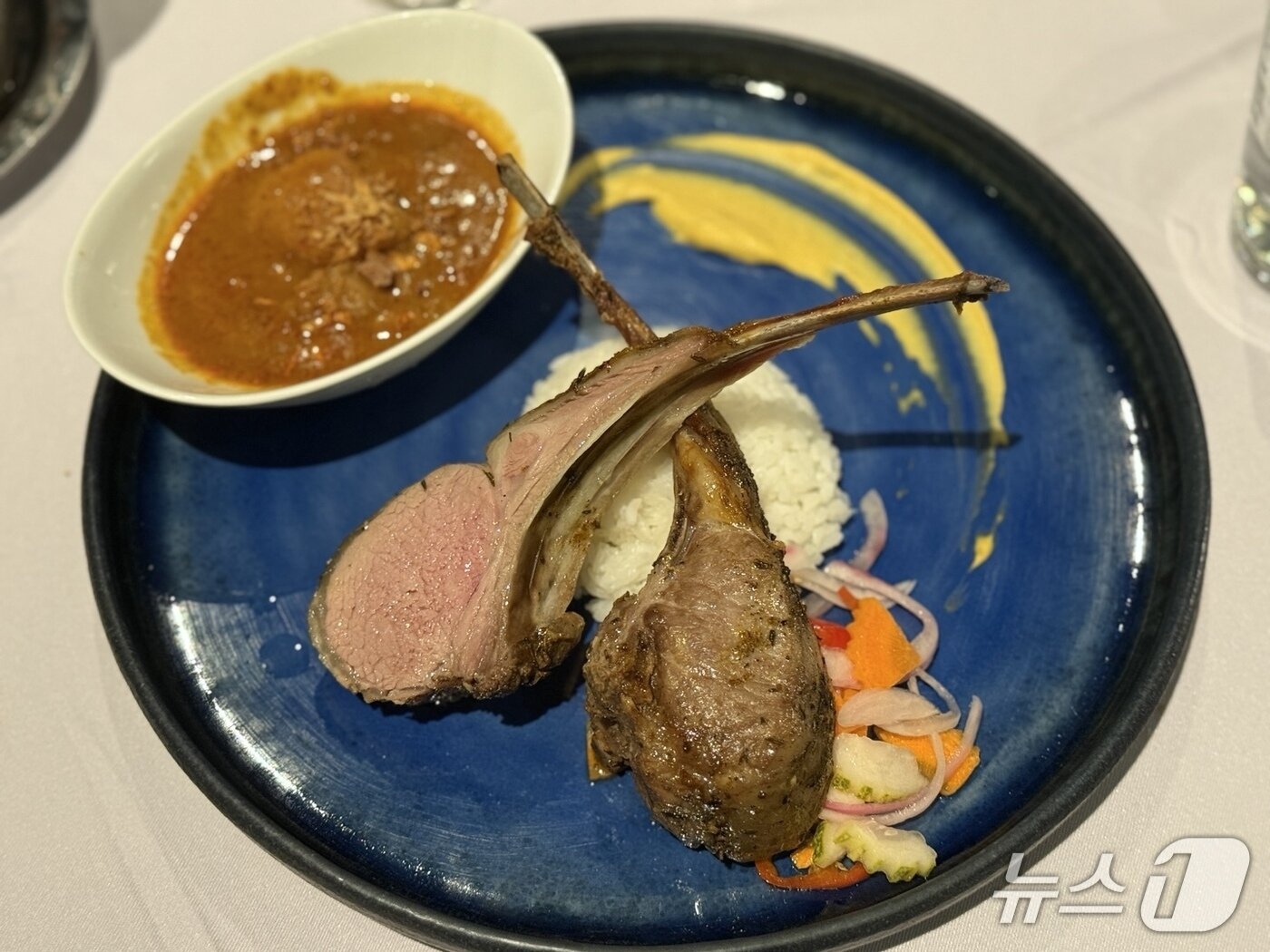 본문 이미지 - 클럽메드푸껫 추다 레스토랑에서 제공하는 메인 요리. ⓒ 뉴스1 김형준 기자
