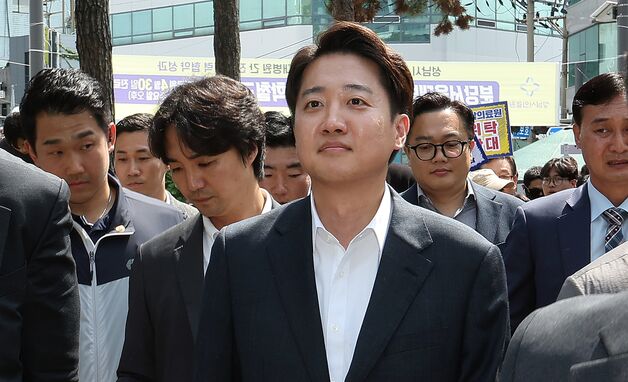 [뉴스1 PICK]'이재명 텃밭' 성남 찾은 이준석…'단일화 러브콜에 냉랭'