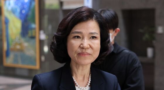 회의장 향하는 이진숙 방통위원장