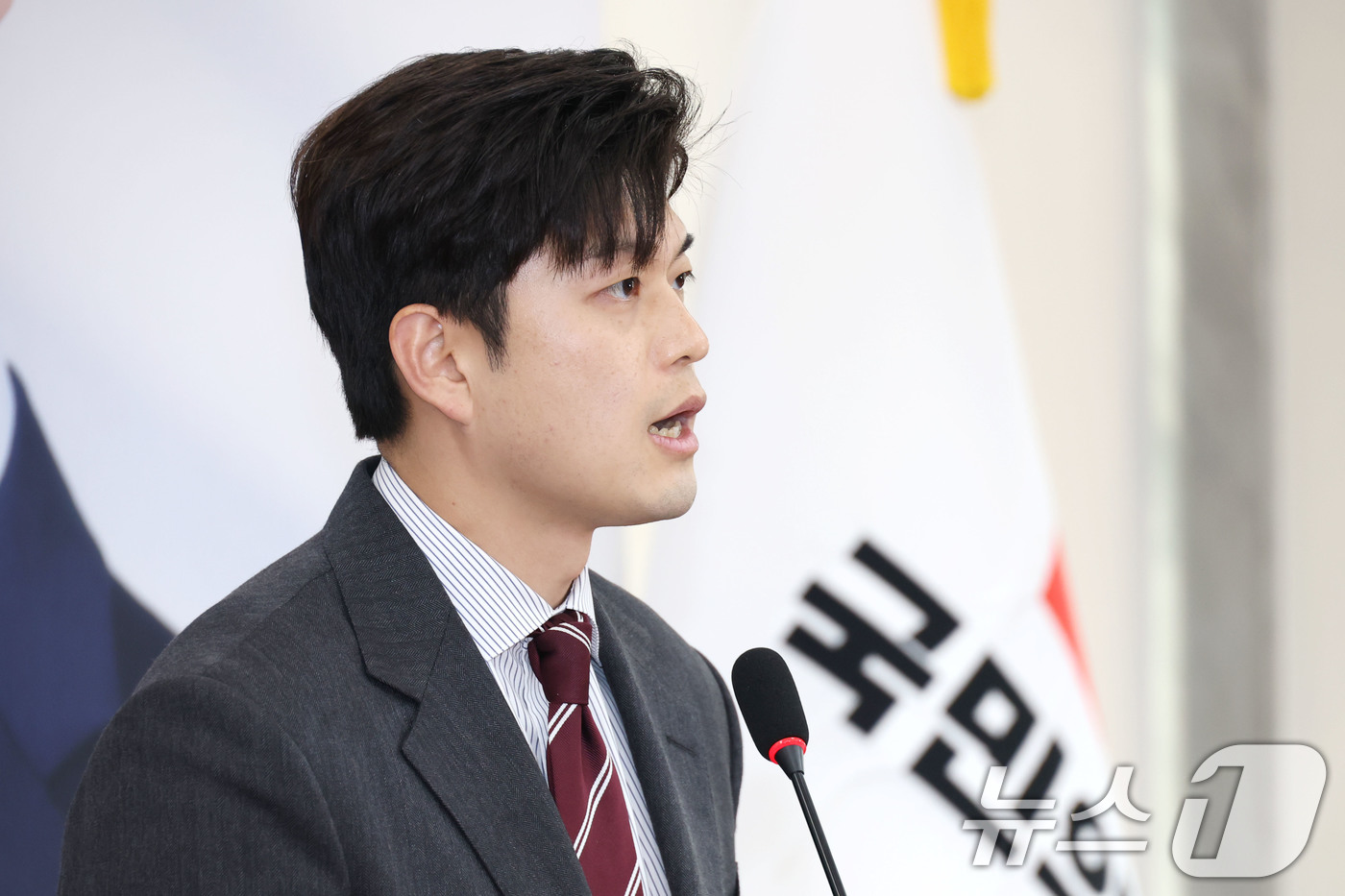 (서울=뉴스1) 이광호 기자 = 김용태 국민의힘 비상대책위원장이 21일 오후 서울 여의도 국회에서 기자회견을 하고 있다. 2025.5.21/뉴스1