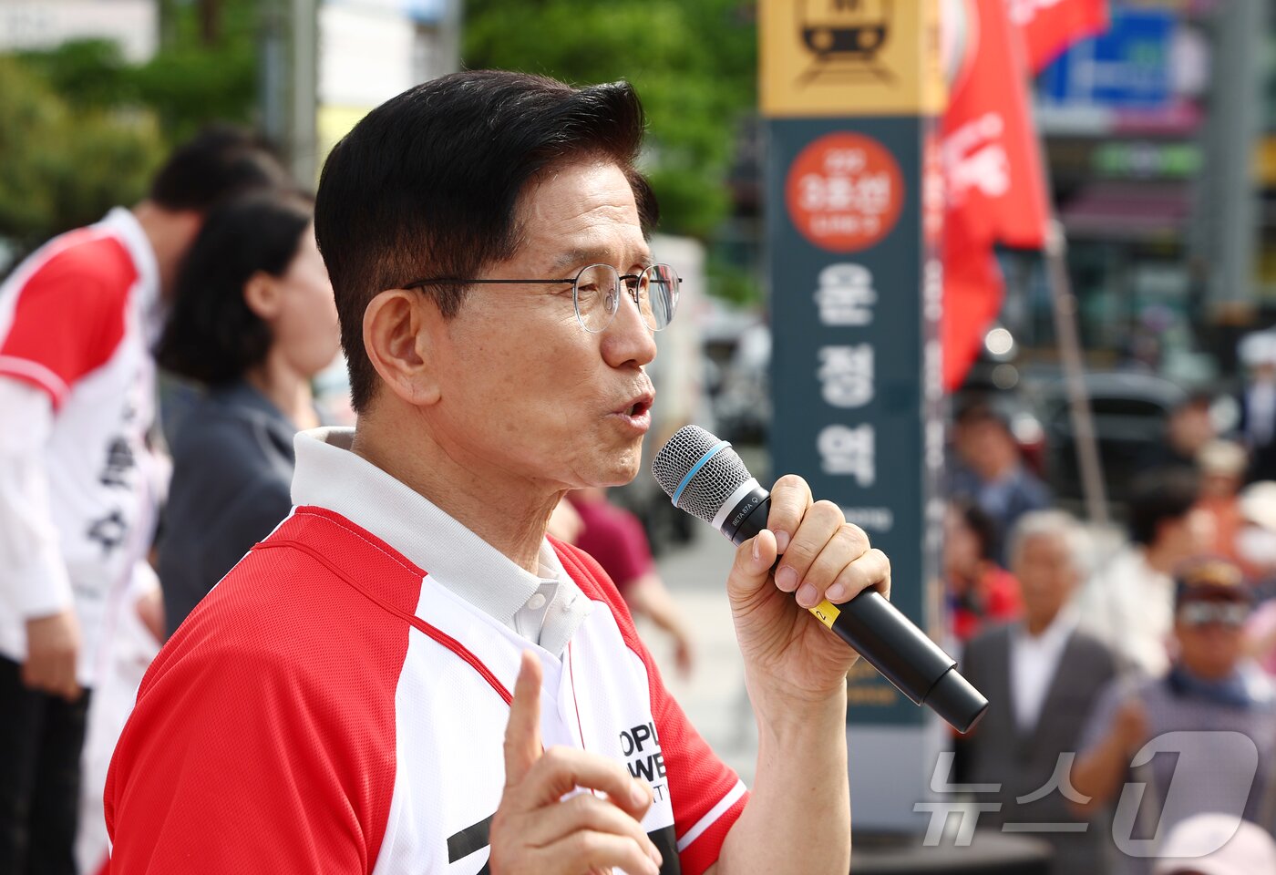 본문 이미지 - 김문수 국민의힘 대통령 후보가 21일 경기 파주시 새암공원에서 유세를 하고 있다. 2025.5.21/뉴스1 ⓒ News1 김민지 기자