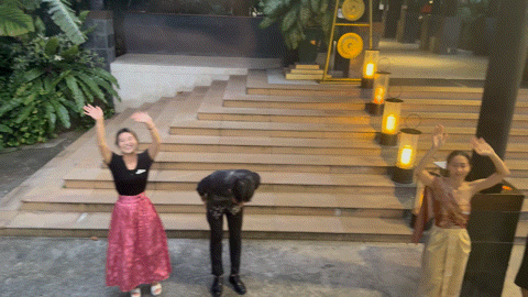 본문 이미지 - 클럽메드푸껫의 G.O들이 떠나는 여행객들을 배웅하고 있다. ⓒ 뉴스1 김형준 기자