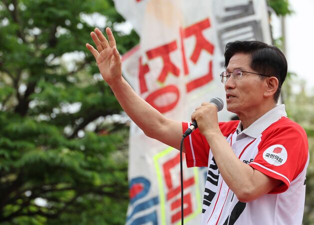 尹 전한길 다큐 관람에 김문수 "부정선거 없애자"…국힘 '한숨'