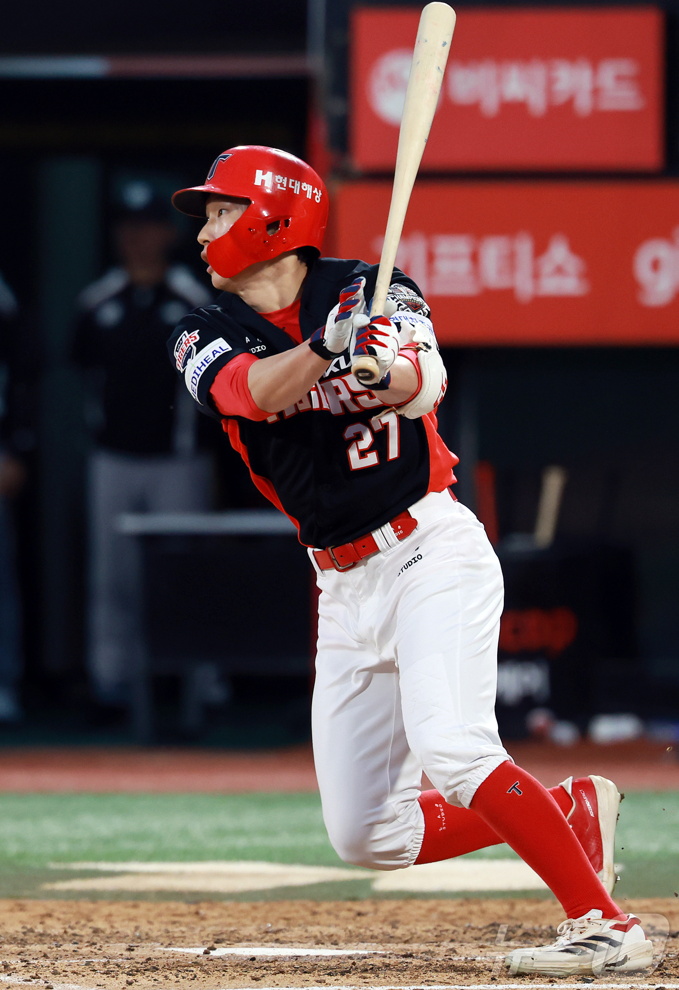 (수원=뉴스1) 김진환 기자 = 21일 오후 경기 수원 KT위즈파크에서 열린 '2025 신한 SOL뱅크 KBO 리그’ KIA 타이거즈와 kt 위즈의 경기, KIA 김호령이 4회초 …