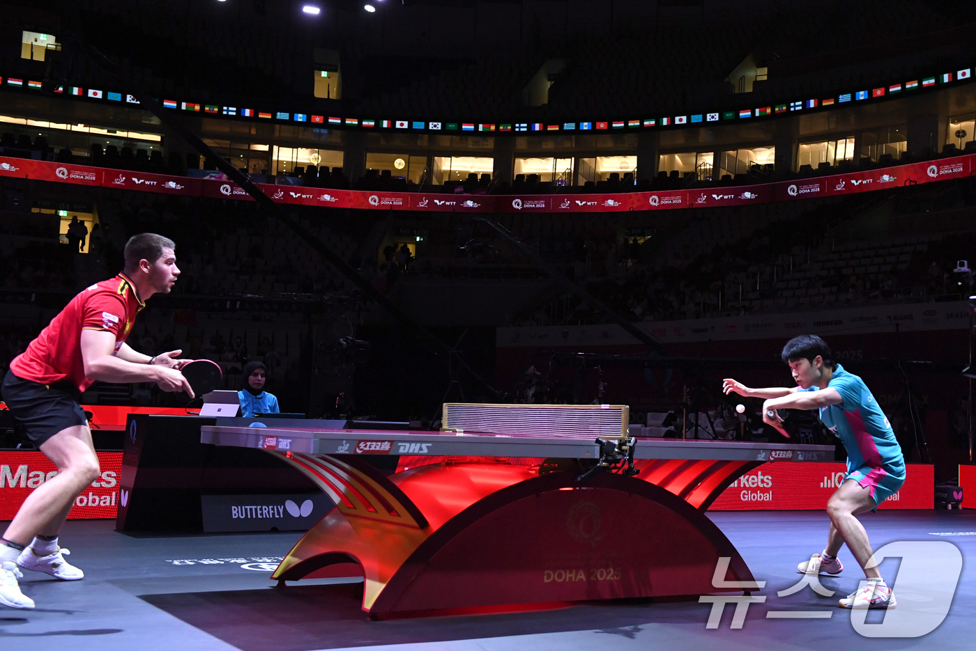 (서울=뉴스1) 사진공동취재단 = 조대성이 21일 카타르 도하 루사일 아레나에서 열린 2025 국제탁구연맹(ITTF) 세계선수권대회 남자단식 32강 독일 파트리크 프란치스카와 경기 …
