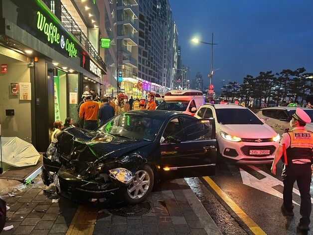부산 광안리서 80대 男 차량 인도 돌진…5명 중·경상