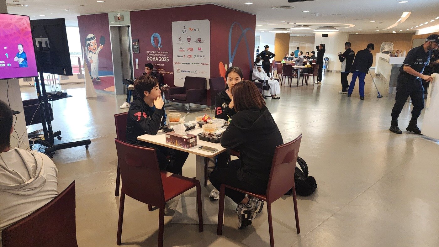 본문 이미지 - 한식 도시락을 먹는 선수들 ⓒ News1 사진공동취재단